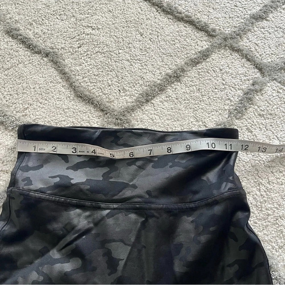 Spanx camo black leggings high rise slimming shiny small - Picture 6 of 7